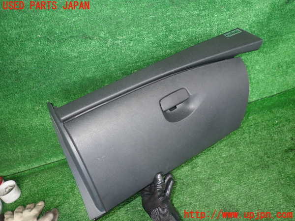 5UPJ-20047516]ルノー・メガーヌ R.S.(ルノー・スポール)(DZF4R)グローブボックス1 中古_m0001.jpg