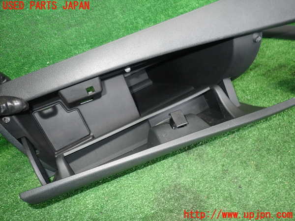 5UPJ-20047516]ルノー・メガーヌ R.S.(ルノー・スポール)(DZF4R)グローブボックス1 中古_m0003.jpg