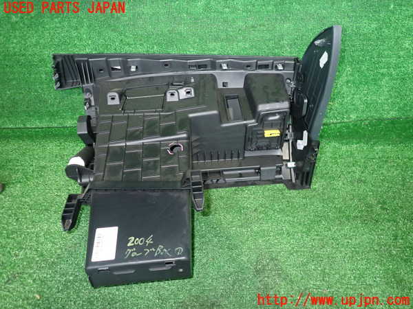 5UPJ-20047516]ルノー・メガーヌ R.S.(ルノー・スポール)(DZF4R)グローブボックス1 中古_m0004.jpg