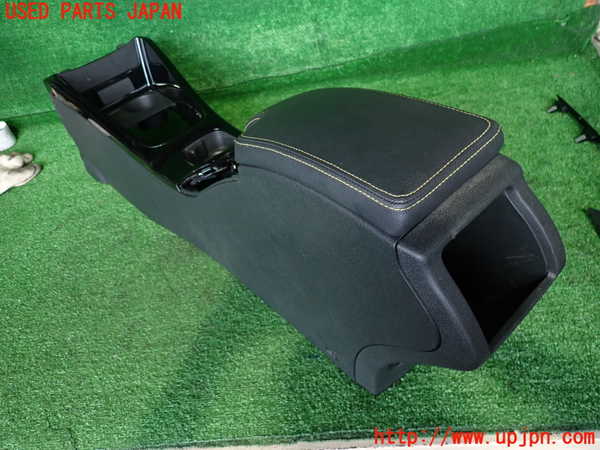 5UPJ-20047540]ルノー・メガーヌ R.S.(ルノー・スポール)(DZF4R)センターコンソール 中古_m0001.jpg