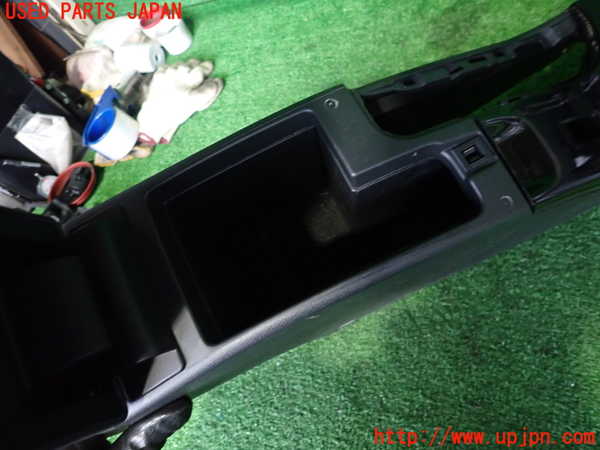 5UPJ-20047540]ルノー・メガーヌ R.S.(ルノー・スポール)(DZF4R)センターコンソール 中古_m0004.jpg