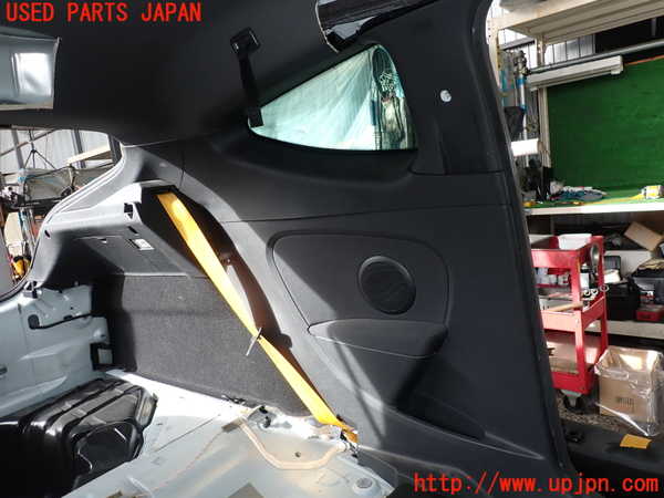 5UPJ-20047680]ルノー・メガーヌ R.S.(ルノー・スポール)(DZF4R)左リアピラートリム 中古_m0001.jpg