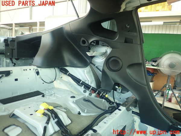 5UPJ-20117680]フェアレディZ(Z34)左リアピラートリム 中古_m0001.jpg