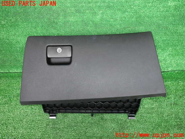 2UPJ-20127516]シボレー・カマロ(型式不明)グローブボックス1 中古_m0001.jpg