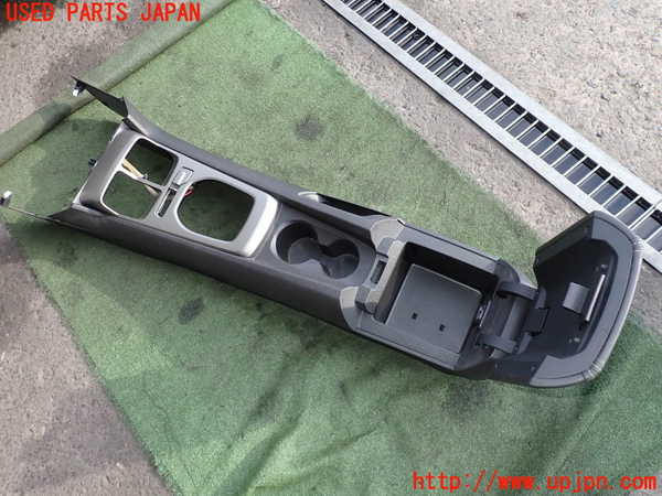 5UPJ-20127540]シボレー・カマロ(型式不明)センターコンソール 中古_m0003.jpg