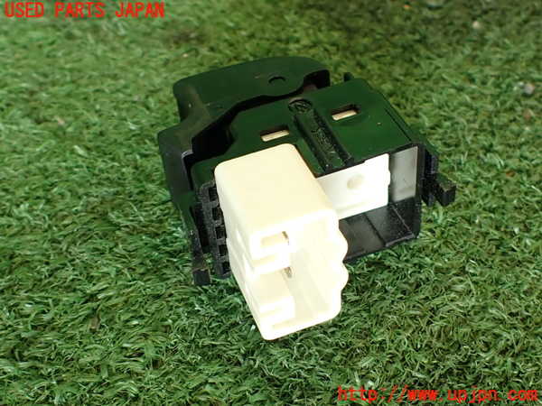 5UPJ-20136245]レジアスエース(ハイエース200系)(KDH201V)左前パワーウィンドウスイッチ 中古_m0002.jpg