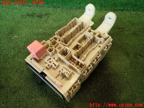 5UPJ-20136743]レジアスエース(ハイエース200系)(KDH201V)ヒューズボックス3 中古_m0001.jpg