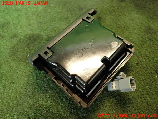 5UPJ-20137821]レジアスエース(ハイエース200系)(KDH201V)灰皿1 中古_m0002.jpg