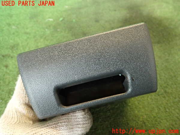 5UPJ-20137821]レジアスエース(ハイエース200系)(KDH201V)灰皿1 中古_m0003.jpg