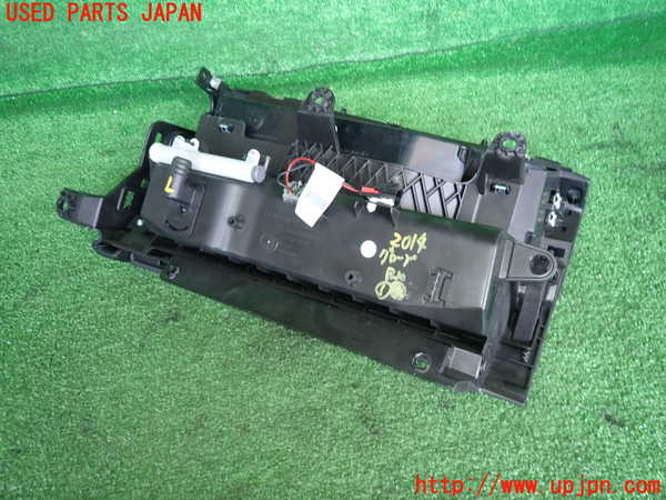 2UPJ-20147516]マセラティ・ギブリ(MG30AA)グローブボックス1 中古_m0005.jpg