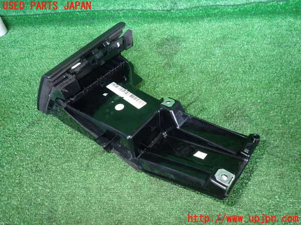 2UPJ-20147841]マセラティ・ギブリ(MG30AA)小物入れ1 中古_m0005.jpg