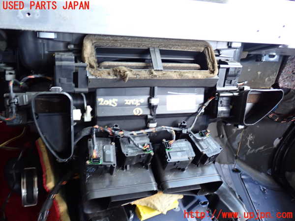 5UPJ-20156081]ベントレー・コンチネンタル・GT(BCBEB)エバポレーター1 中古 3D1820003M_m0001.jpg