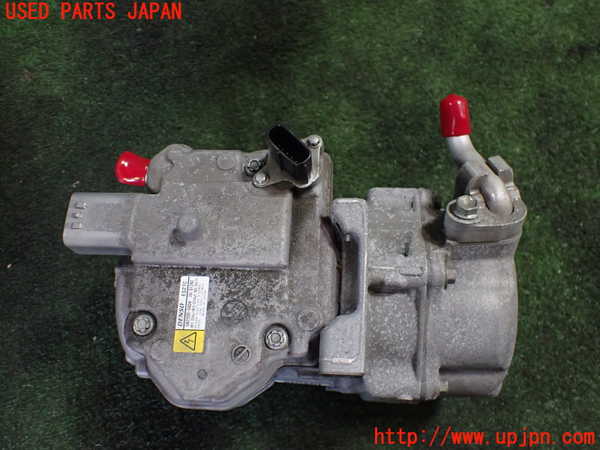 5UPJ-20196025]プリウスα(ZVW41W)エアコンコンプレッサー 中古_m0003.jpg