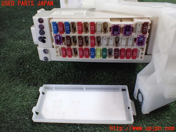 5UPJ-20196741]プリウスα(ZVW41W)ヒューズボックス1 中古_m0003.jpg