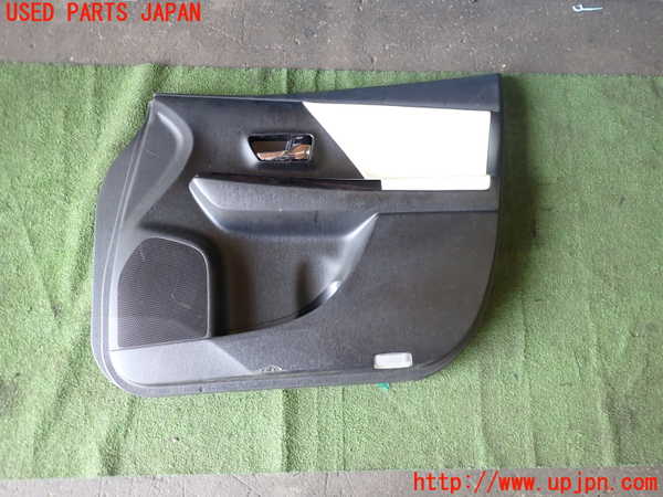 5UPJ-20191234]プリウスα(ZVW41W)右前ドア内張り 中古_m0001.jpg