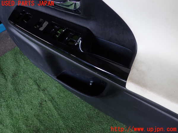 5UPJ-20191234]プリウスα(ZVW41W)右前ドア内張り 中古_m0003.jpg