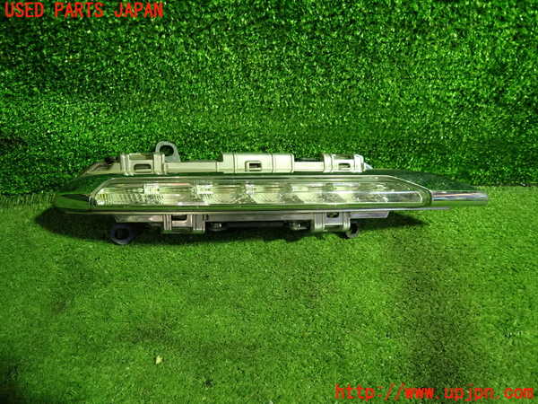 1UPJ-20221180]ベンツ CLS350(218359C C218)右フォグ 中古_m0001.jpg