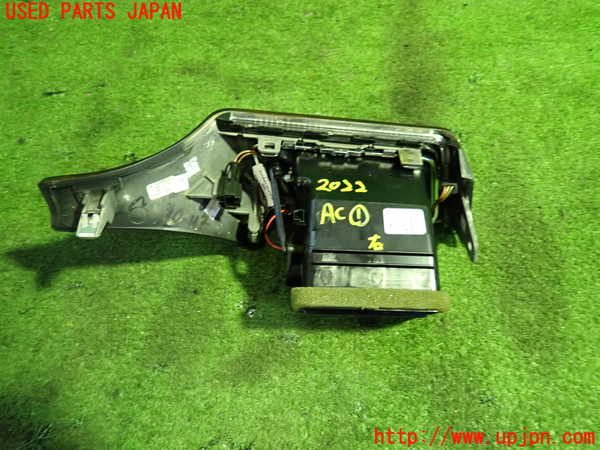 1UPJ-20227526]ベンツ CLS350(218359C C218)エアコン吹き出し口1 (右) 中古_m0004.jpg