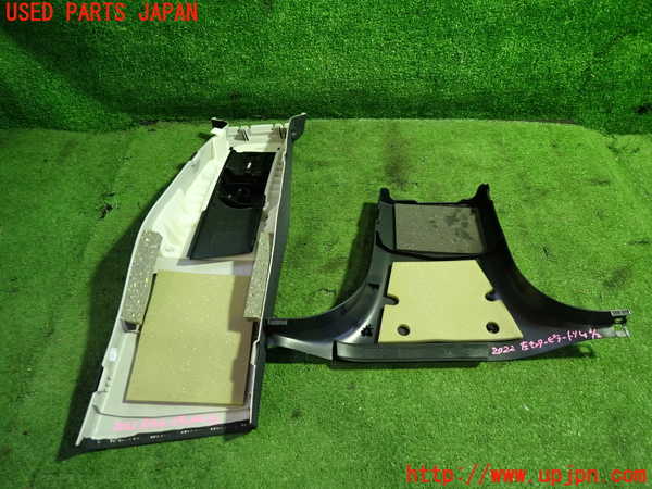 1UPJ-20227670]ベンツ CLS350(218359C C218)左センターピラートリム 中古_m0004.jpg
