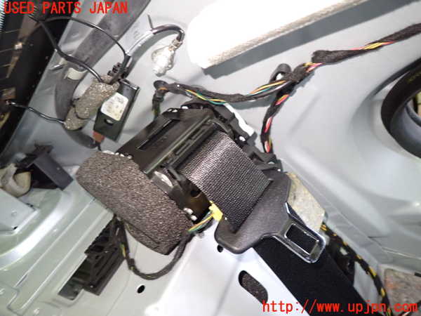 1UPJ-20227185]ベンツ CLS350(218359C C218)左2列目シートベルト 中古_m0002.jpg