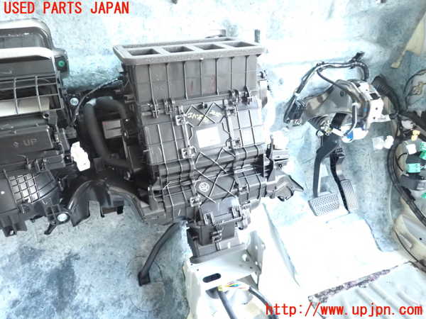 5UPJ-20256081]WR-V(DG5)エバポレーター1 中古_m0001.jpg