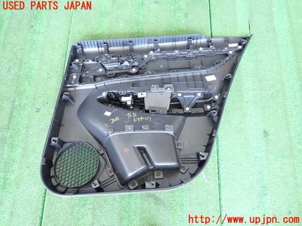 5UPJ-20251324]WR-V(DG5)左後ドア内張り 中古_m0005.jpg