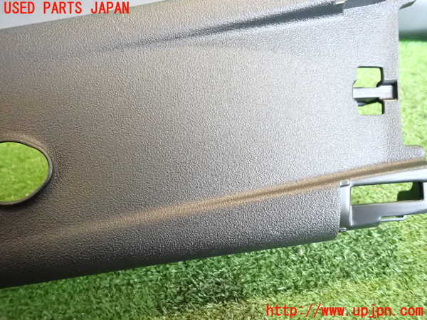 5UPJ-20257670]WR-V(DG5)左センターピラートリム 中古_m0002.jpg