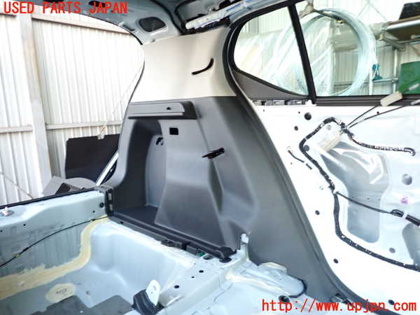 5UPJ-20257680]WR-V(DG5)左リアピラートリム 中古_m0001.jpg