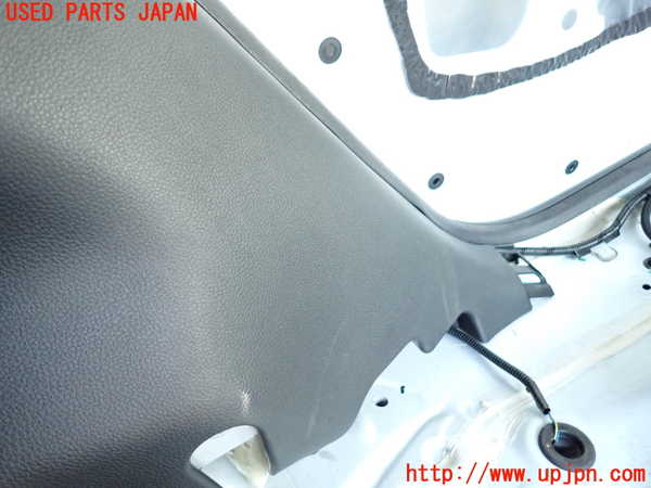 5UPJ-20257680]WR-V(DG5)左リアピラートリム 中古_m0003.jpg