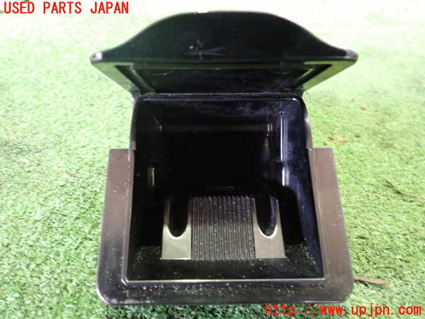 5UPJ-20277821]ランエボ7 GT-A(CT9A)灰皿1 中古_m0003.jpg