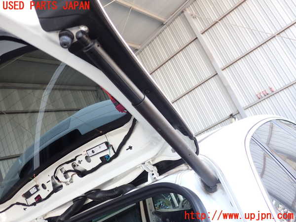 5UPJ-20281584]ベンツ B180(247084)リアゲートダンパー 中古 【W247】_m0001.jpg
