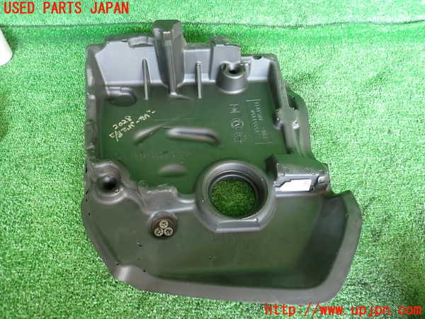 2UPJ-20282160]ベンツ B180(247084)エンジンアッパーカバー 中古 【W247】_m0002.jpg