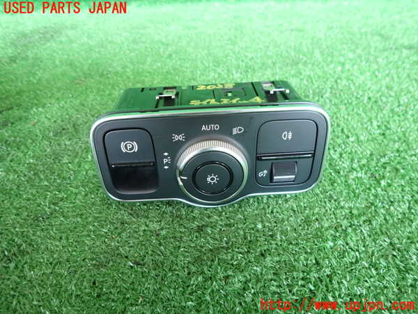 5UPJ-20286285]ベンツ B180(247084)ライトスイッチ 中古 【W247】_m0001.jpg