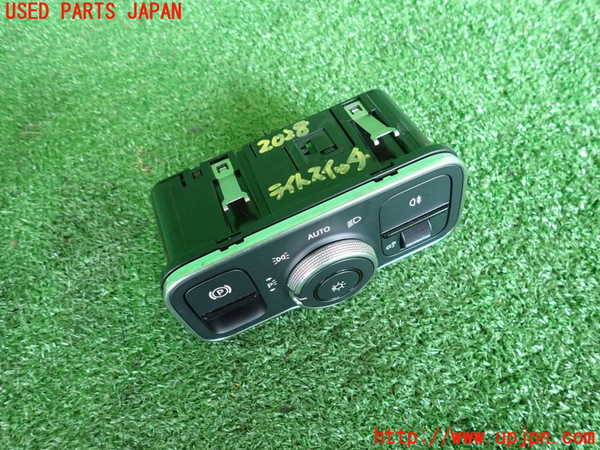 5UPJ-20286285]ベンツ B180(247084)ライトスイッチ 中古 【W247】_m0002.jpg