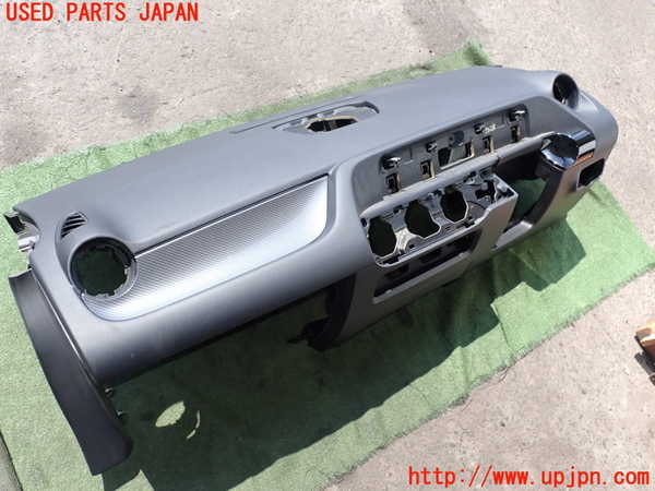 5UPJ-20287505]ベンツ B180(247084)ダッシュボード 中古 【W247】_m0001.jpg