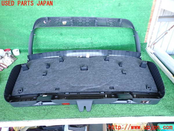 5UPJ-20281578]ベンツ B180(247084)バックドア内張り 中古 【W247】_m0002.jpg