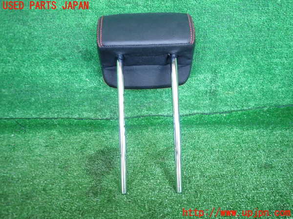 5UPJ-20287150]ベンツ B180(247084)右2列目ヘッドレスト 中古 【W247】_m0002.jpg