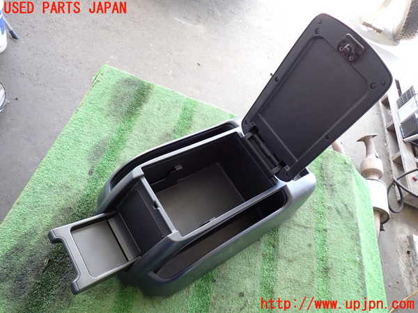 5UPJ-20297540]ハイエースバン200系(KDH206V)センターコンソール 中古_m0002.jpg