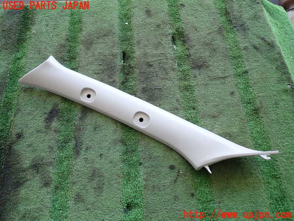 2UPJ-20297660]ハイエースバン200系(KDH206V)左フロントピラートリム 中古_m0001.jpg