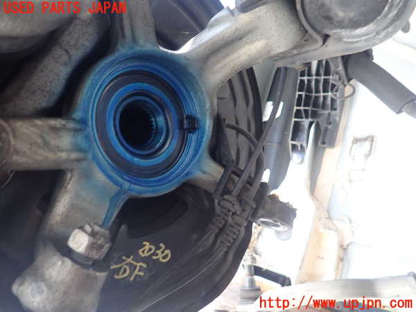 5UPJ-20304290]ベンツ CLA180 C117(117342)右フロントナックルハブ 中古_m0001.jpg