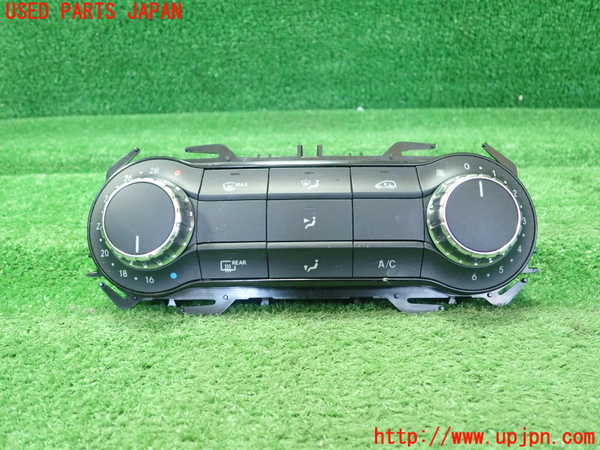 5UPJ-20306066]ベンツ CLA180 C117(117342)エアコンスイッチ1 中古_m0001.jpg