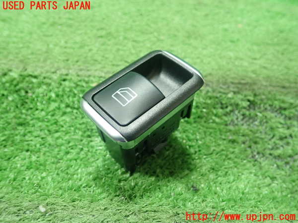 5UPJ-20306245]ベンツ CLA180 C117(117342)左前パワーウィンドウスイッチ 中古_m0001.jpg