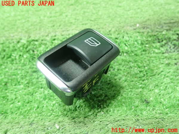 5UPJ-20306245]ベンツ CLA180 C117(117342)左前パワーウィンドウスイッチ 中古_m0002.jpg