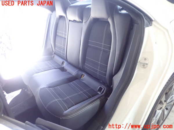 5UPJ-20307385]ベンツ CLA180 C117(117342)リアシート 中古_m0001.jpg