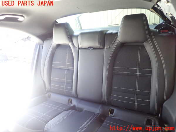 5UPJ-20307385]ベンツ CLA180 C117(117342)リアシート 中古_m0002.jpg