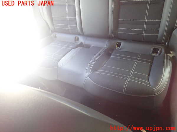5UPJ-20307385]ベンツ CLA180 C117(117342)リアシート 中古_m0003.jpg