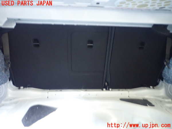 5UPJ-20307385]ベンツ CLA180 C117(117342)リアシート 中古_m0004.jpg