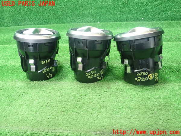 5UPJ-20307527]ベンツ CLA180 C117(117342)エアコン吹き出し口2 (真中) 中古_m0002.jpg