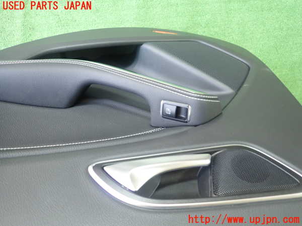 5UPJ-20301294]ベンツ CLA180 C117(117342)右後ドア内張り 中古_m0002.jpg