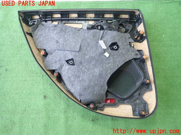 5UPJ-20301294]ベンツ CLA180 C117(117342)右後ドア内張り 中古_m0003.jpg
